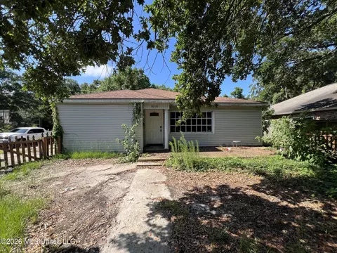 1010 Wanda Pl, Gulfport, MS 39501
