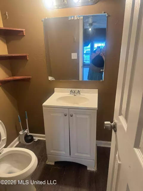 Bath - 4167 Del Rosa Dr, Jackson, MS 39206 photo 5 of 5