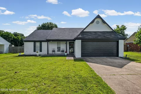 6902 Magnolia Dr, Olive Branch, MS 38654