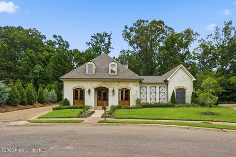 916 La Roche Ct, Ridgeland, MS 39157
