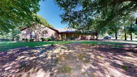 371 Cottonwood Ln, Senatobia, MS 38668