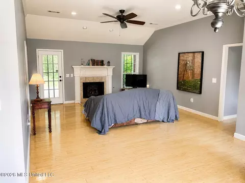 Living - 420 Pecan Cir, Brandon, MS 39042 photo 1 of 4