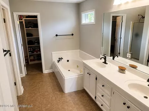 Bath - 420 Pecan Cir, Brandon, MS 39042 photo 3 of 3