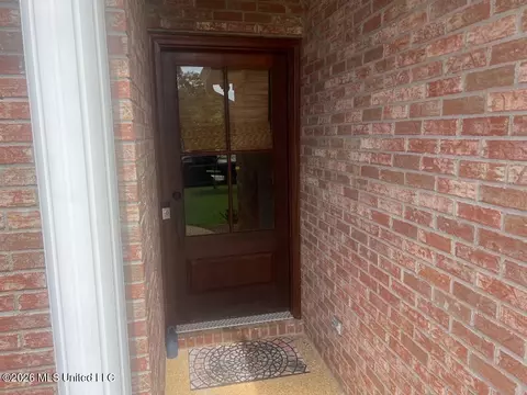 Entry Way - 420 Pecan Cir, Brandon, MS 39042 photo 2 of 3