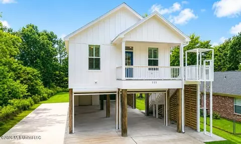 111 North St, Waveland, MS 39576
