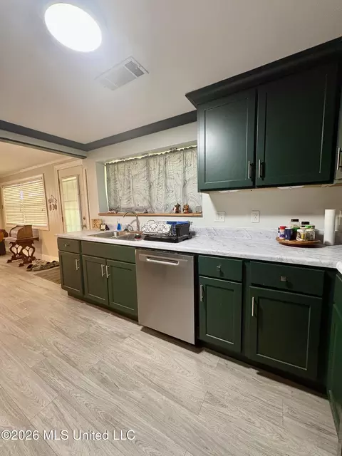 Kitchen - 10863 Ben Vorlichs Head, Hernando, MS 38632 photo 3 of 4