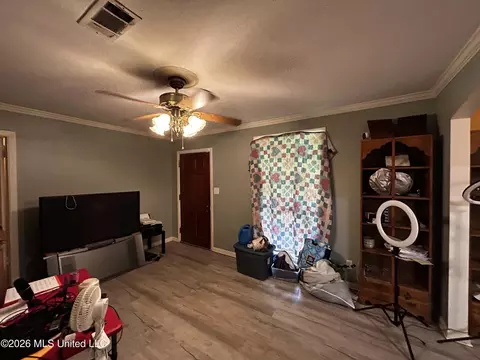 Living - 720 Colonial Cir, Jackson, MS 39211 photo 1 of 3
