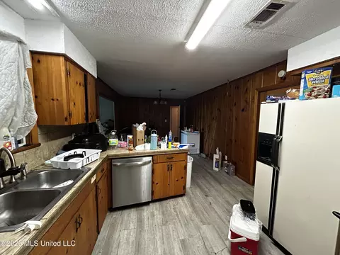 Kitchen - 720 Colonial Cir, Jackson, MS 39211 photo 3 of 3