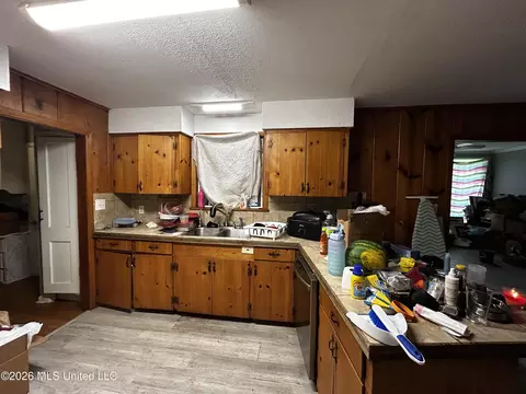 Kitchen - 720 Colonial Cir, Jackson, MS 39211 photo 1 of 3