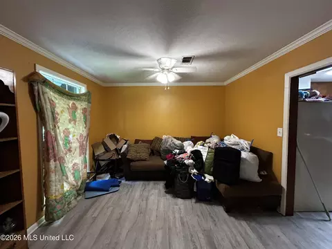 Living - 720 Colonial Cir, Jackson, MS 39211 photo 3 of 3