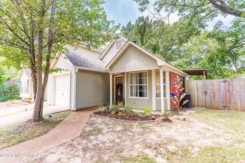 302 Indian Summer Ln, Clinton, MS 39056