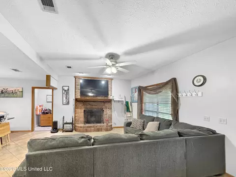 Living - 2350 S Co Road 114, Magee, MS 39111 photo 1 of 1