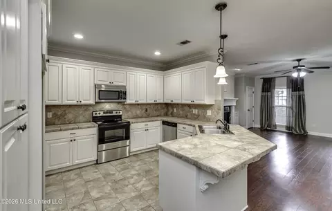 Kitchen - 164 Britton Cir, Flowood, MS 39232 photo 4 of 9