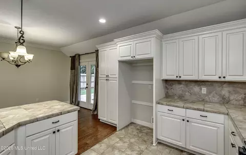 Kitchen - 164 Britton Cir, Flowood, MS 39232 photo 7 of 9