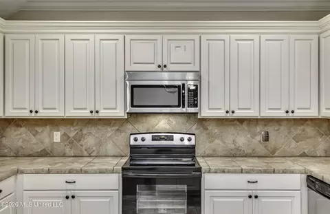 Kitchen - 164 Britton Cir, Flowood, MS 39232 photo 5 of 9