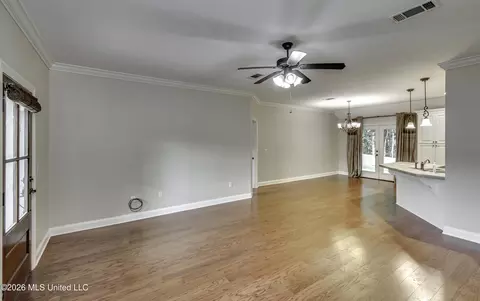 Living - 164 Britton Cir, Flowood, MS 39232 photo 2 of 5