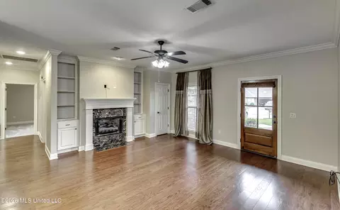 Living - 164 Britton Cir, Flowood, MS 39232 photo 4 of 5