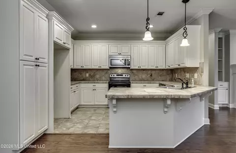 Kitchen - 164 Britton Cir, Flowood, MS 39232 photo 3 of 9