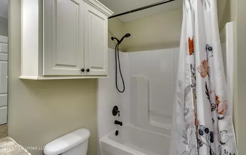 Bath - 164 Britton Cir, Flowood, MS 39232 photo 1 of 7