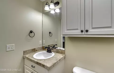 Bath - 164 Britton Cir, Flowood, MS 39232 photo 2 of 7