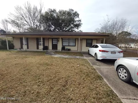 3619 Pentagon Dr, Pascagoula, MS 39581