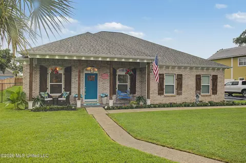 213 E Third St, Long Beach, MS 39560