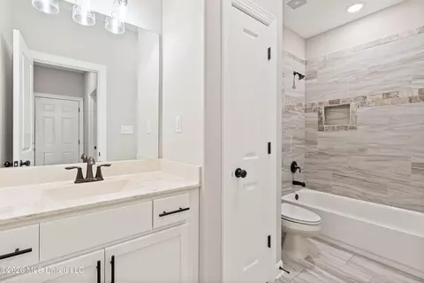 Bath - 3452 Kreunen St, Nesbit, MS 38651 photo 4 of 5