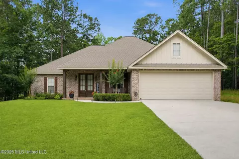 65 Stonegate Dr, Hattiesburg, MS 39402