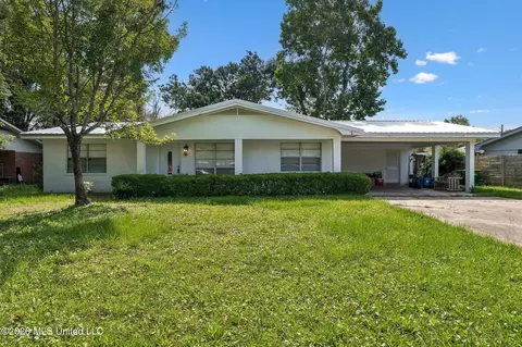 6248 Tennyson Dr, Ocean Springs, MS 39564