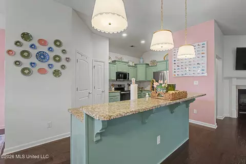 Kitchen - 143 Magnolia Gardens Dr, Hernando, MS 38632 photo 1 of 3