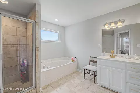 Bath - 143 Magnolia Gardens Dr, Hernando, MS 38632 photo 1 of 4