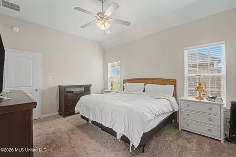 Bedroom - 143 Magnolia Gardens Dr, Hernando, MS 38632 photo 2 of 4