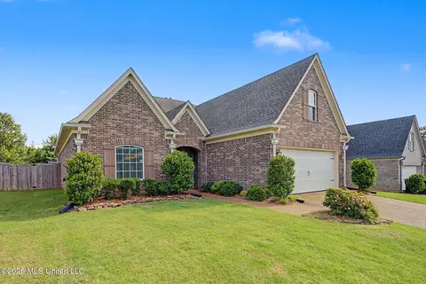 Exterior - 143 Magnolia Gardens Dr, Hernando, MS 38632 photo 2 of 4