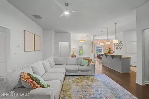 Entry Way - 143 Magnolia Gardens Dr, Hernando, MS 38632 photo 2 of 3