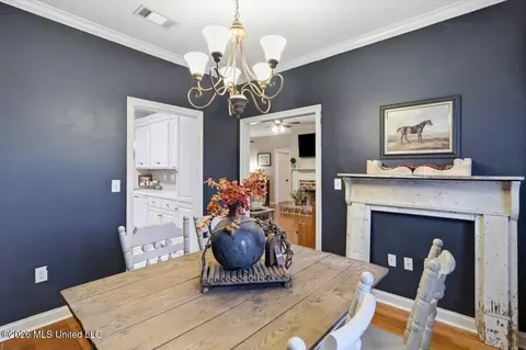 Dining - 406 Pecan Cir, Brandon, MS 39042 photo 2 of 2