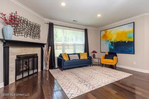 Living - 415 Vicksburg Cv, Hernando, MS 38632 photo 2 of 3