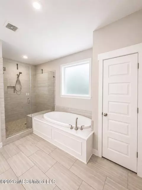 Bath - 415 Vicksburg Cv, Hernando, MS 38632 photo 2 of 3
