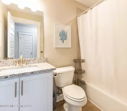 Bath - 415 Vicksburg Cv, Hernando, MS 38632 photo 2 of 4