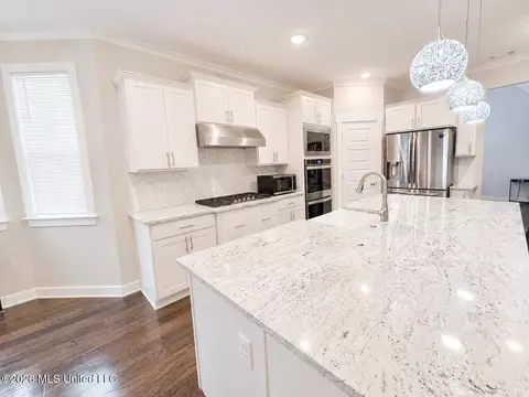Kitchen - 415 Vicksburg Cv, Hernando, MS 38632 photo 2 of 2