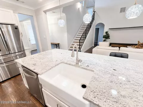 Kitchen - 415 Vicksburg Cv, Hernando, MS 38632 photo 1 of 4
