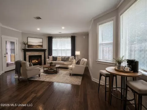 Living - 415 Vicksburg Cv, Hernando, MS 38632 photo 3 of 3