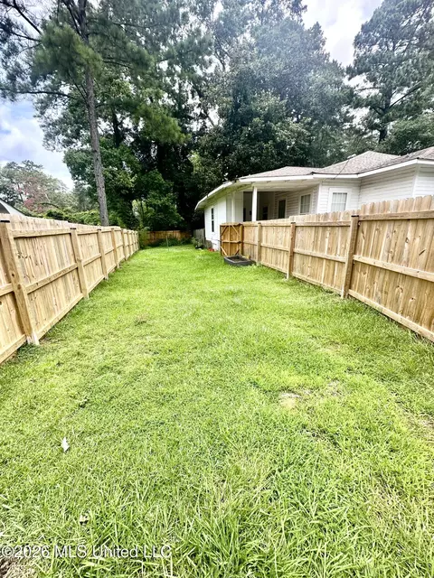 Exterior - 423 Natchez Ave, Brookhaven, MS 39601 photo 5 of 7