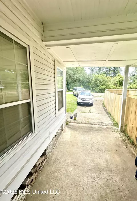 Exterior - 423 Natchez Ave, Brookhaven, MS 39601 photo 3 of 7