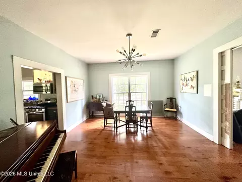 Dining - 423 Natchez Ave, Brookhaven, MS 39601 photo 1 of 1
