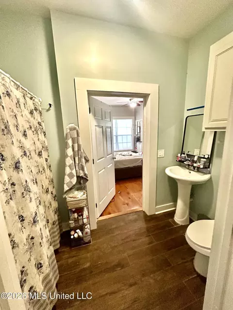 Bath - 423 Natchez Ave, Brookhaven, MS 39601 photo 1 of 3