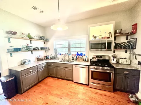 Kitchen - 423 Natchez Ave, Brookhaven, MS 39601 photo 1 of 3