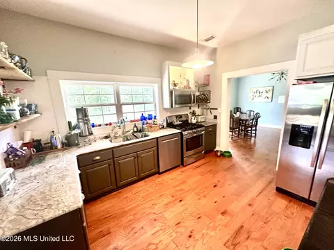 Kitchen - 423 Natchez Ave, Brookhaven, MS 39601 photo 2 of 3