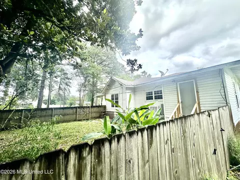 Exterior - 423 Natchez Ave, Brookhaven, MS 39601 photo 4 of 7