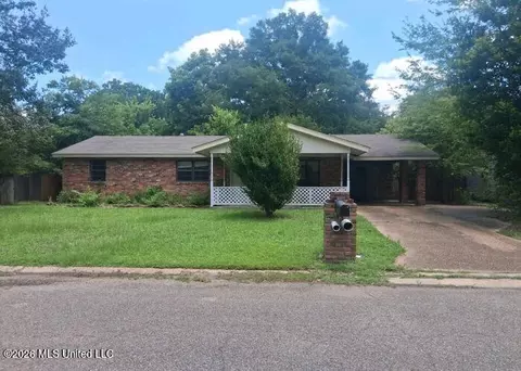405 Springdale Dr, Columbus, MS 39702