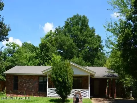 405 Springdale Dr, Columbus, MS 39702